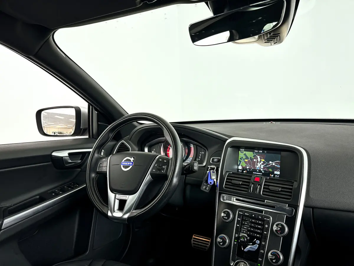 T5 FWD R-Design | Park assist | Stoelverwarming | Elektrische stoelen | Cruise control