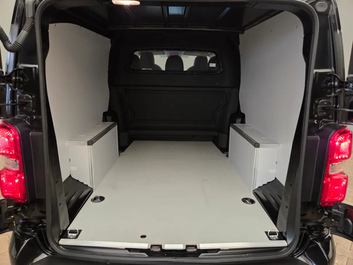 EV L3 DC 75 kWh STX Special Edition, trekhaak, camera, apple carplay, keyless, tot 8 jaar garantie