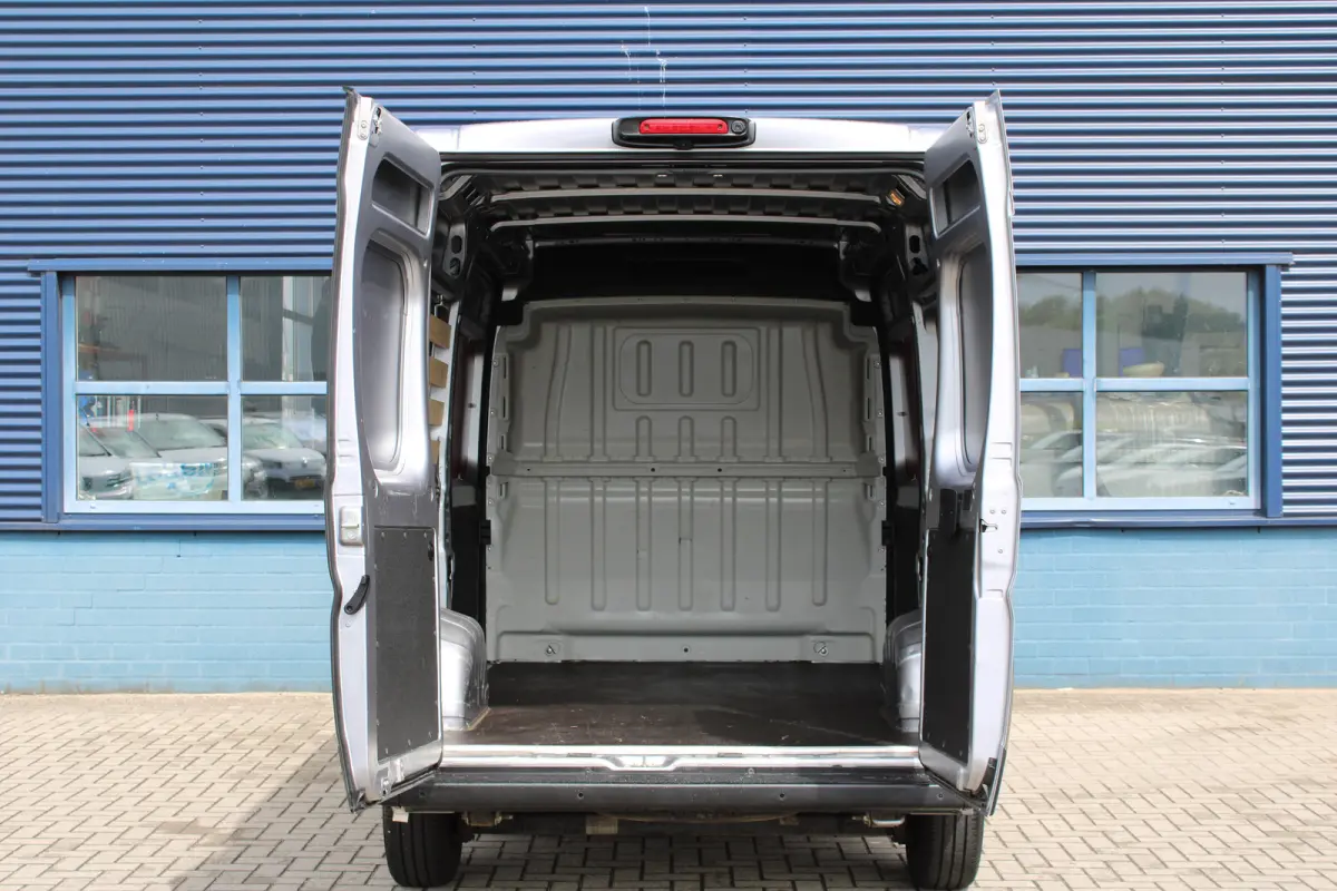 L2H2 2.2 MultiJet 180 PK AUTOMAAT | CAMERA | NAVI | DIGITALE BINNENSPIEGEL| BETIMMERING | DRAADLOOS CARPLAY | DUBBELE SCHUIFDEUR |