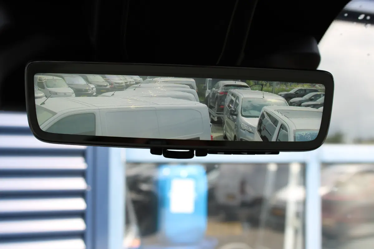 L2H2 2.2 MultiJet 180 PK AUTOMAAT | CAMERA | NAVI | DIGITALE BINNENSPIEGEL| BETIMMERING | DRAADLOOS CARPLAY | DUBBELE SCHUIFDEUR |