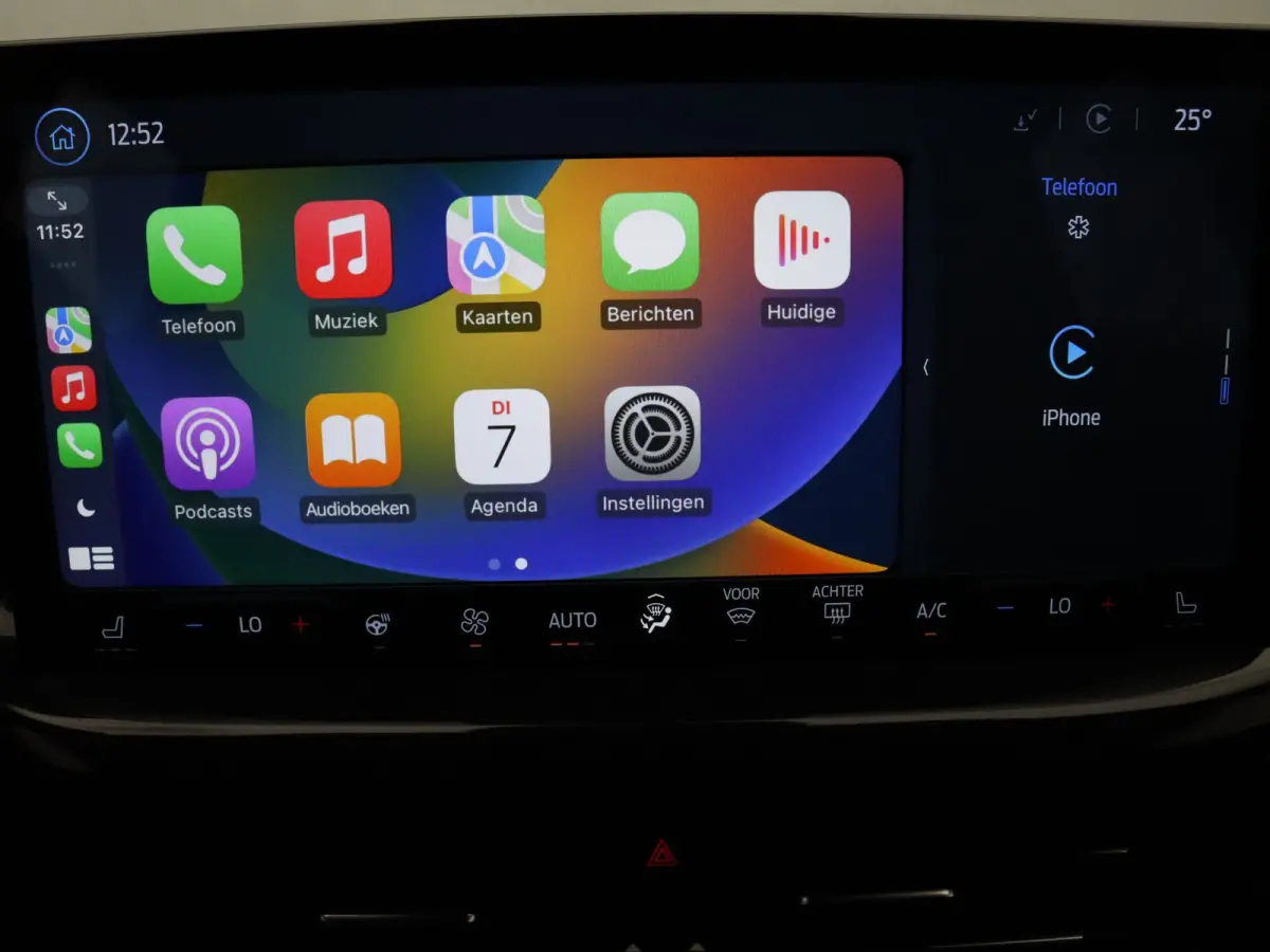 125pk EcoBoost Hybrid ST Line Apple Carplay/Android Auto | Climate