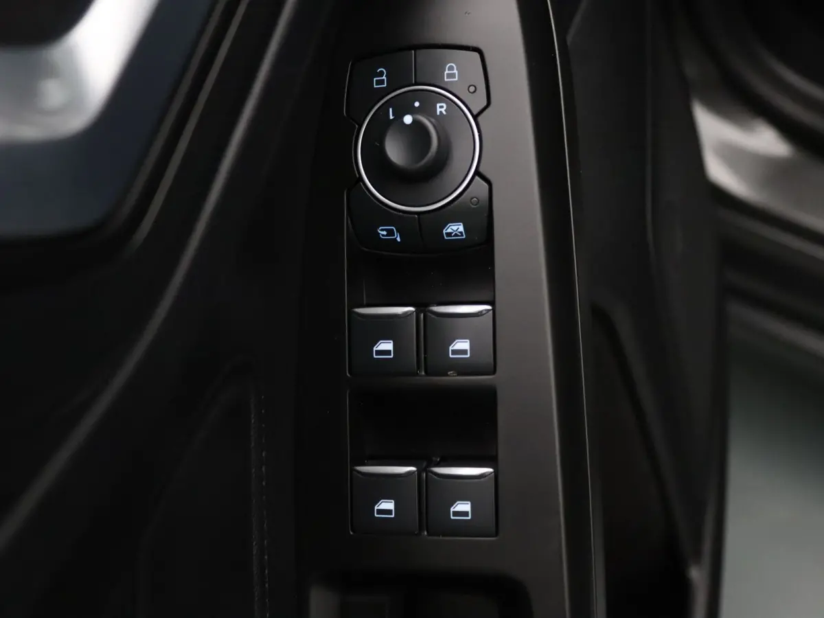 125pk EcoBoost Hybrid ST Line Apple Carplay/Android Auto | Climate