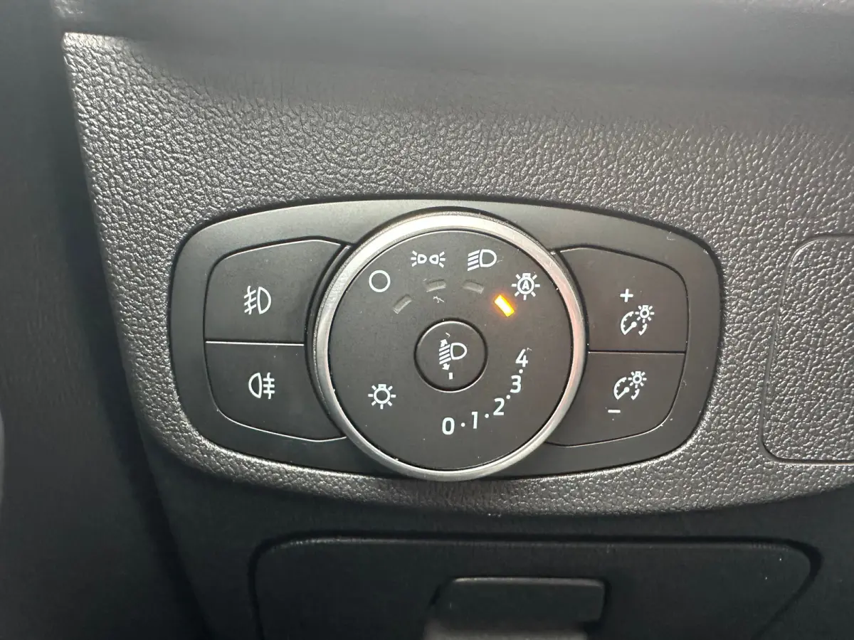 1.0 125PK Titanium | CLIMATE CONTROL| PARKEER SENSOREN V&A | CRUISE CONTROL| NAVI| DAB| KEYLESS ENTRY&START