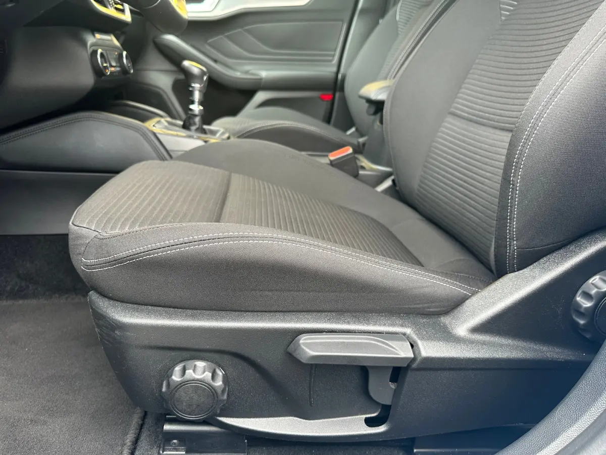 1.0 125PK Titanium | CLIMATE CONTROL| PARKEER SENSOREN V&A | CRUISE CONTROL| NAVI| DAB| KEYLESS ENTRY&START
