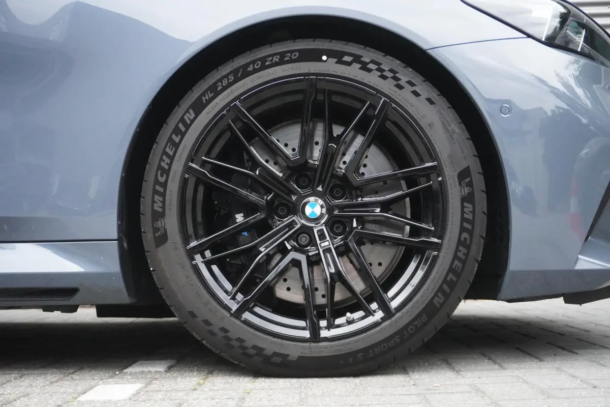 M5 | M Drive Professional | Carbon Pack incl Carbon dak | Driving Assistant Professional | Bowers & Wilkins Surround Sound System | Parking Assistant Professional