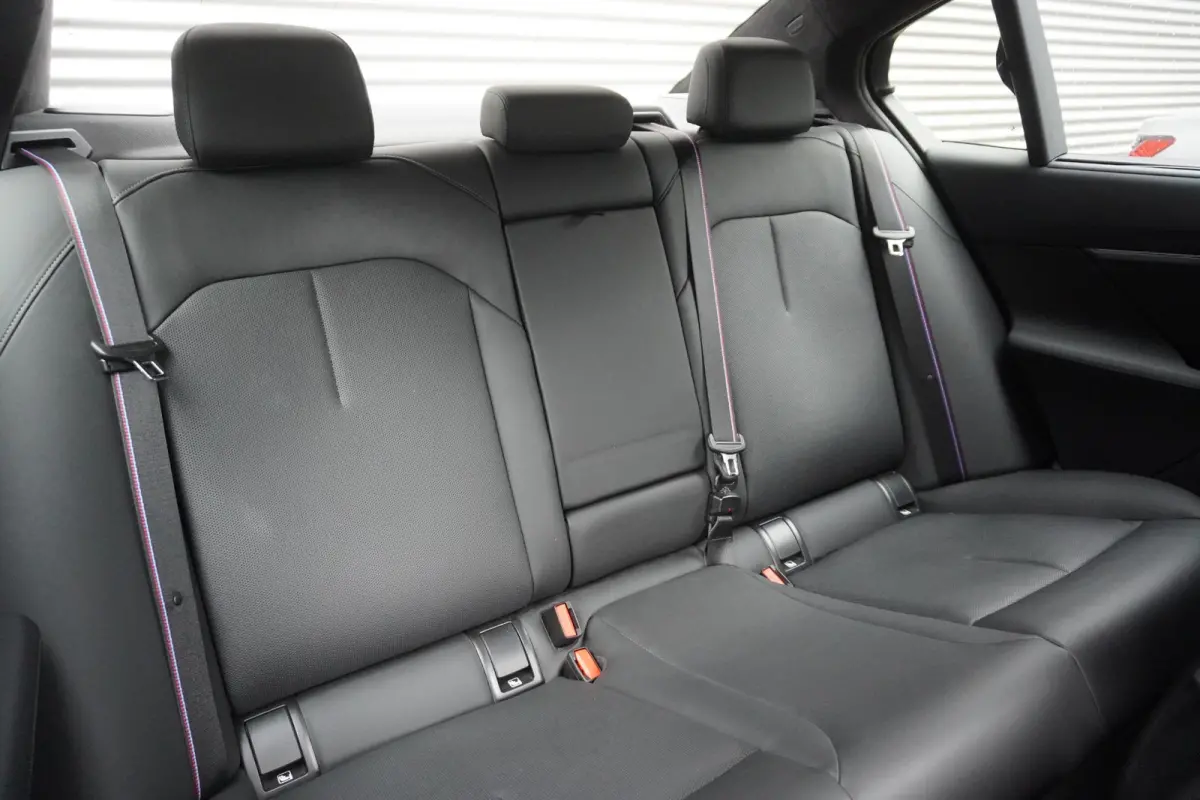 M5 | M Drive Professional | Carbon Pack incl Carbon dak | Driving Assistant Professional | Bowers & Wilkins Surround Sound System | Parking Assistant Professional