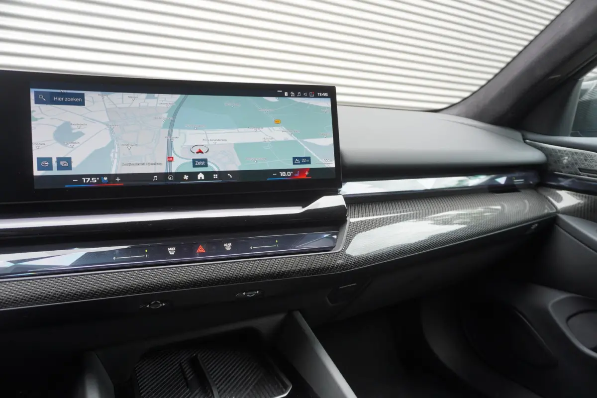 M5 | M Drive Professional | Carbon Pack incl Carbon dak | Driving Assistant Professional | Bowers & Wilkins Surround Sound System | Parking Assistant Professional