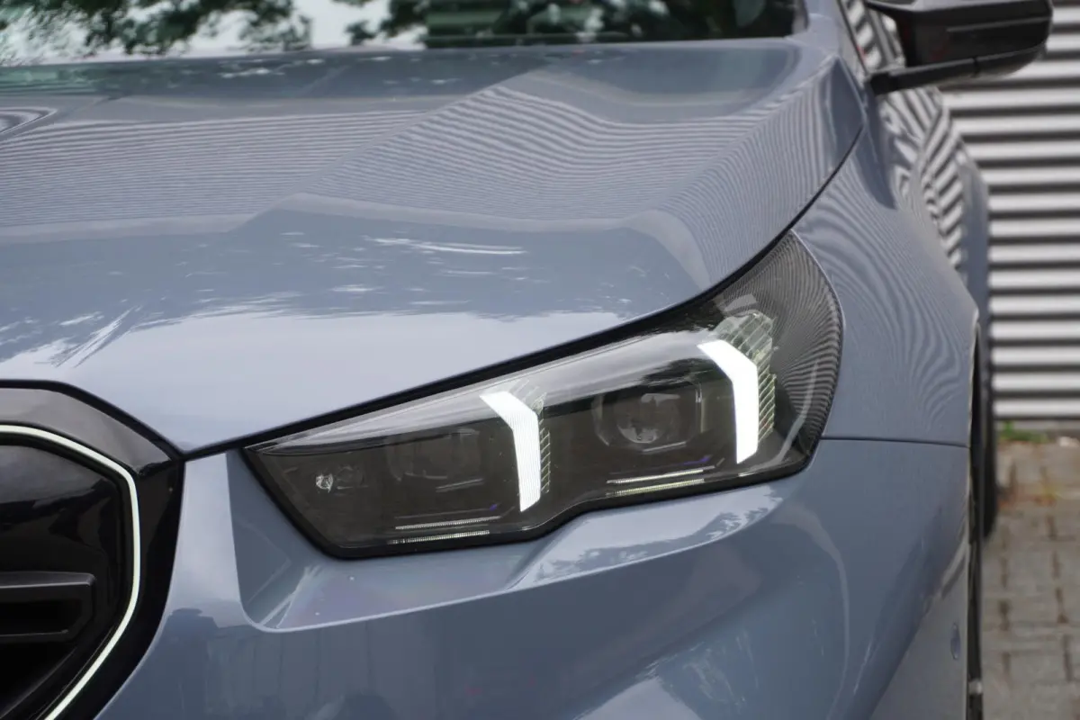 M5 | M Drive Professional | Carbon Pack incl Carbon dak | Driving Assistant Professional | Bowers & Wilkins Surround Sound System | Parking Assistant Professional