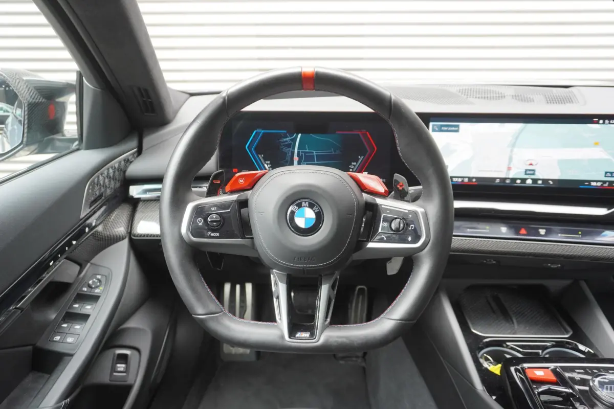 M5 | M Drive Professional | Carbon Pack incl Carbon dak | Driving Assistant Professional | Bowers & Wilkins Surround Sound System | Parking Assistant Professional