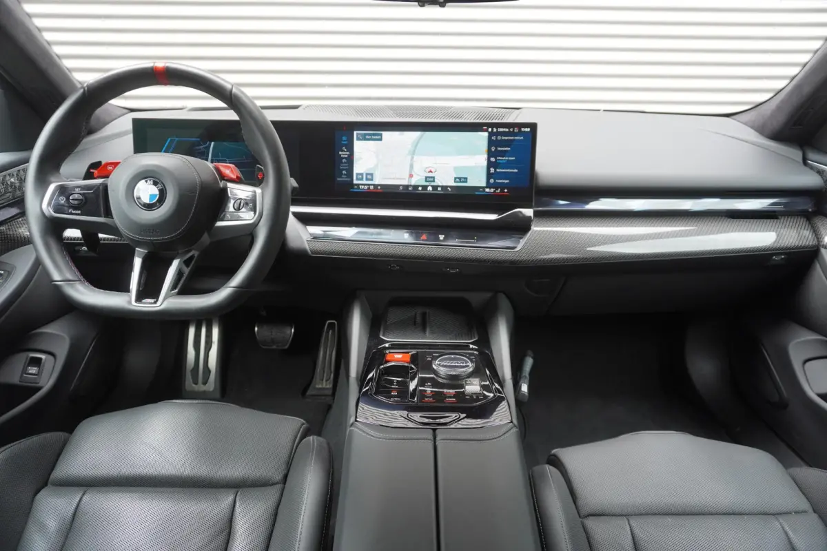 M5 | M Drive Professional | Carbon Pack incl Carbon dak | Driving Assistant Professional | Bowers & Wilkins Surround Sound System | Parking Assistant Professional