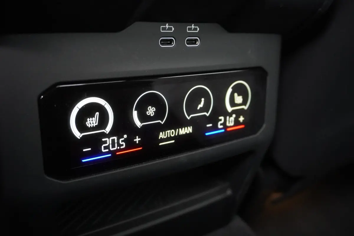 M5 | M Drive Professional | Carbon Pack incl Carbon dak | Driving Assistant Professional | Bowers & Wilkins Surround Sound System | Parking Assistant Professional