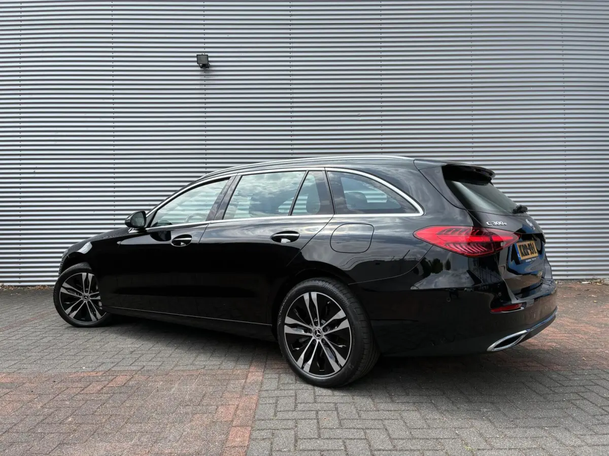 300 e Cruise Carplay Led Head-up Camera 23 Eerste Eigenaar Nieuw Model Vol Opties Sfeerverlichting Trekhaak