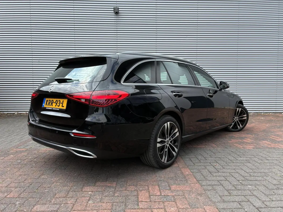 300 e Cruise Carplay Led Head-up Camera 23 Eerste Eigenaar Nieuw Model Vol Opties Sfeerverlichting Trekhaak