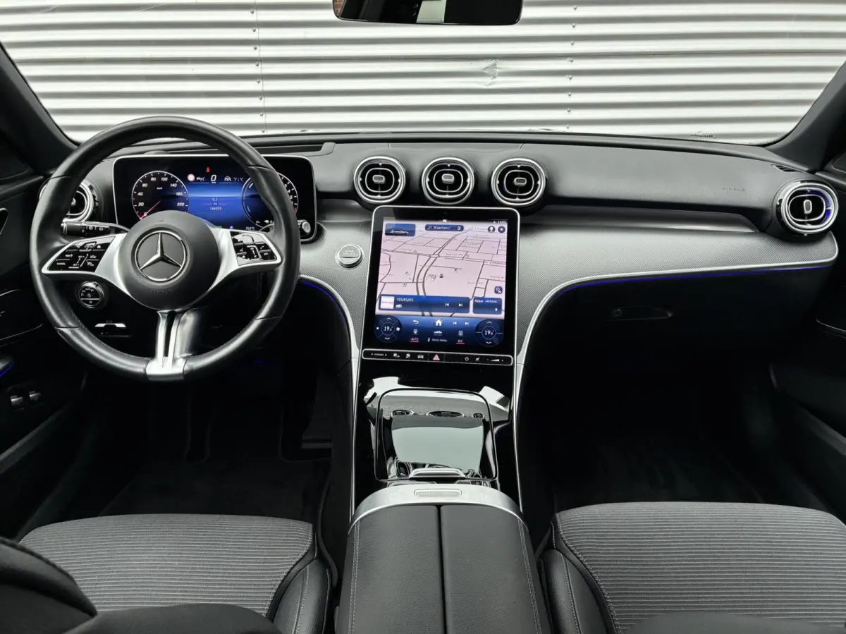 300 e Cruise Carplay Led Head-up Camera 23 Eerste Eigenaar Nieuw Model Vol Opties Sfeerverlichting Trekhaak