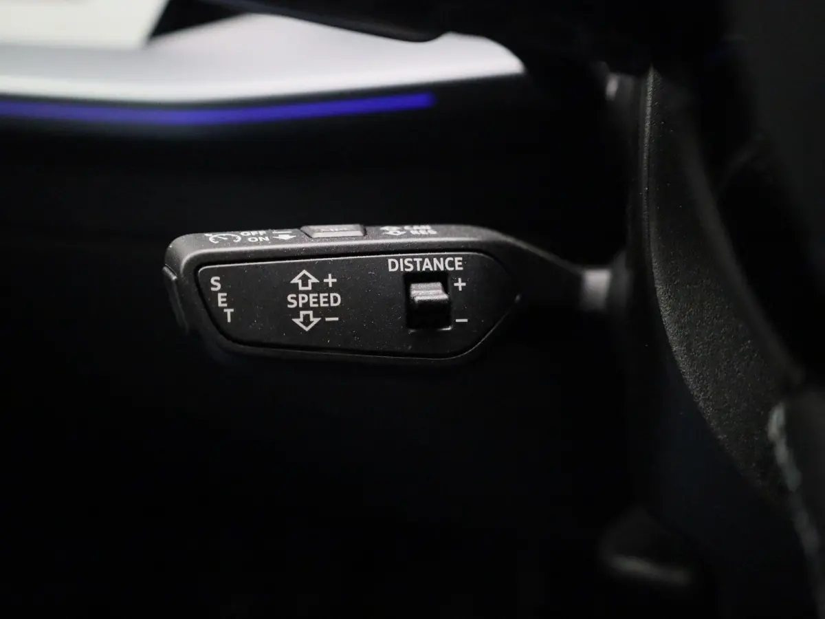 40 TFSI e S edition 204 PK | Automaat | Adaptieve cruise control | Achteruitrijcamera | SONOS | Climate control | Smartphone interface | Head-up display | Stoelverwarming | Optiekpakket zwar