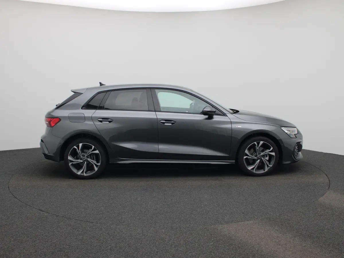 40 TFSI e S edition 204 PK | Automaat | Adaptieve cruise control | Achteruitrijcamera | SONOS | Climate control | Smartphone interface | Head-up display | Stoelverwarming | Optiekpakket zwar