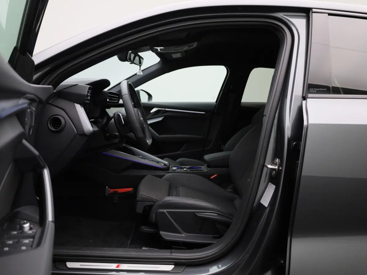 40 TFSI e S edition 204 PK | Automaat | Adaptieve cruise control | Achteruitrijcamera | SONOS | Climate control | Smartphone interface | Head-up display | Stoelverwarming | Optiekpakket zwar