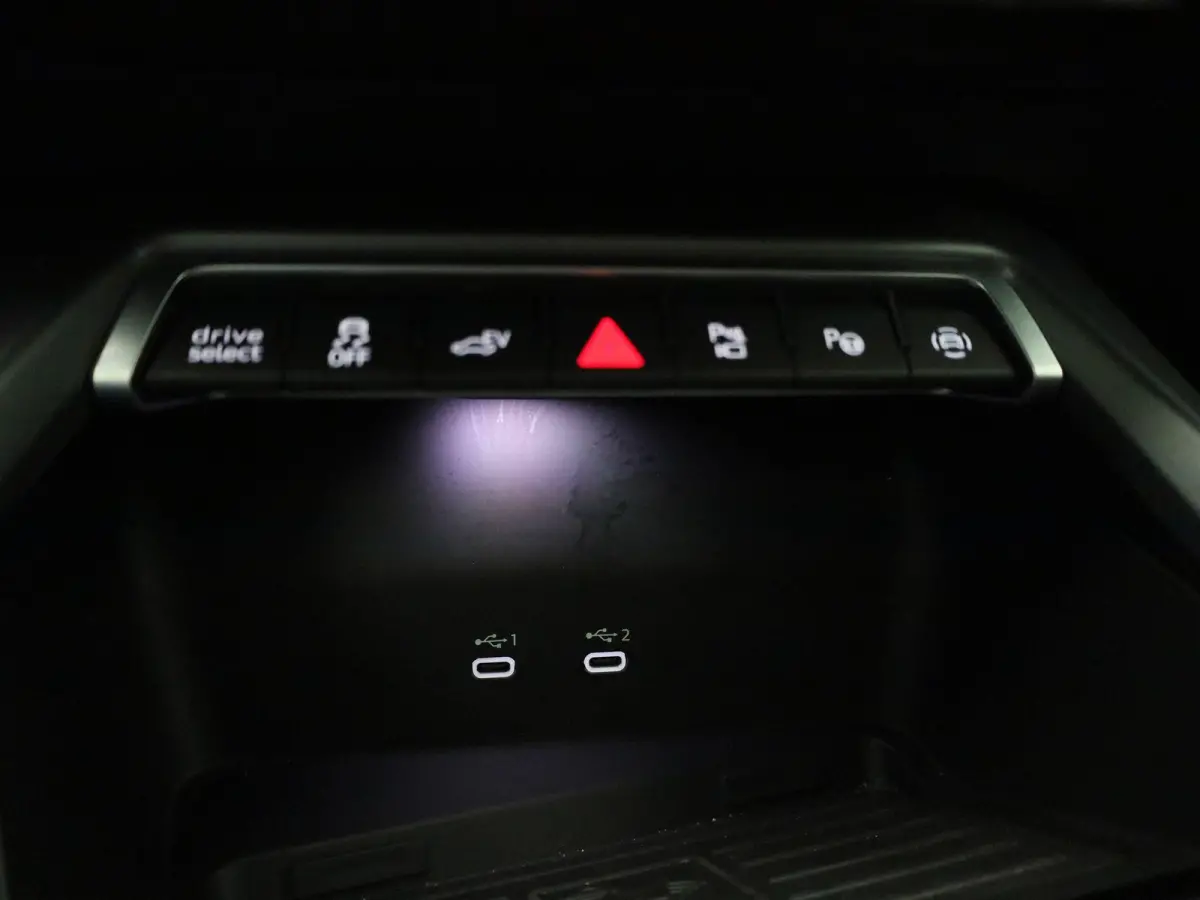 40 TFSI e S edition 204 PK | Automaat | Adaptieve cruise control | Achteruitrijcamera | SONOS | Climate control | Smartphone interface | Head-up display | Stoelverwarming | Optiekpakket zwar