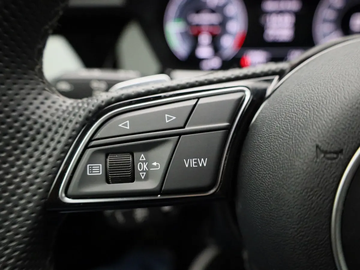 40 TFSI e S edition 204 PK | Automaat | Adaptieve cruise control | Achteruitrijcamera | SONOS | Climate control | Smartphone interface | Head-up display | Stoelverwarming | Optiekpakket zwar