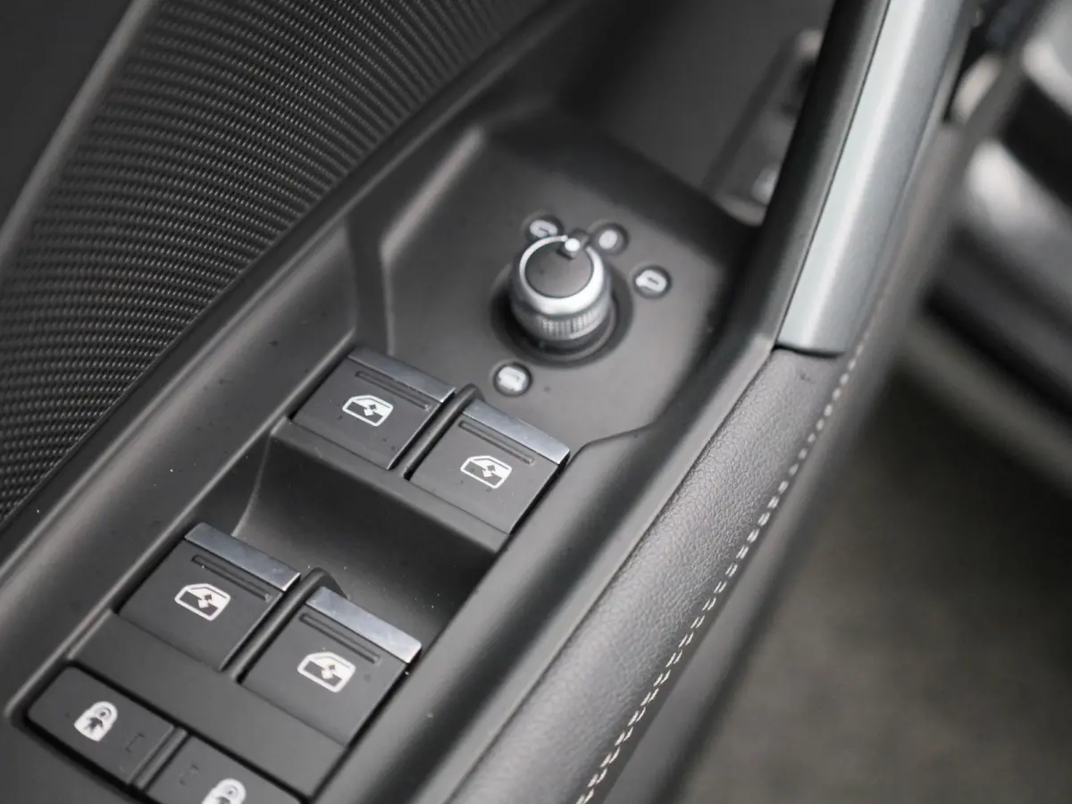 40 TFSI e S edition 204 PK | Automaat | Adaptieve cruise control | Achteruitrijcamera | SONOS | Climate control | Smartphone interface | Head-up display | Stoelverwarming | Optiekpakket zwar