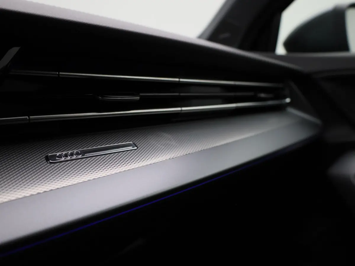 40 TFSI e S edition 204 PK | Automaat | Adaptieve cruise control | Achteruitrijcamera | SONOS | Climate control | Smartphone interface | Head-up display | Stoelverwarming | Optiekpakket zwar