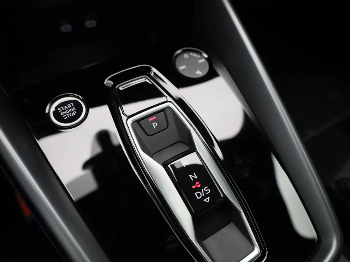 40 TFSI e S edition 204 PK | Automaat | Adaptieve cruise control | Achteruitrijcamera | SONOS | Climate control | Smartphone interface | Head-up display | Stoelverwarming | Optiekpakket zwar
