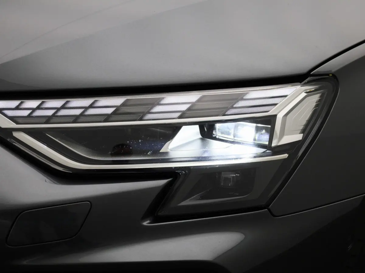 40 TFSI e S edition 204 PK | Automaat | Adaptieve cruise control | Achteruitrijcamera | SONOS | Climate control | Smartphone interface | Head-up display | Stoelverwarming | Optiekpakket zwar