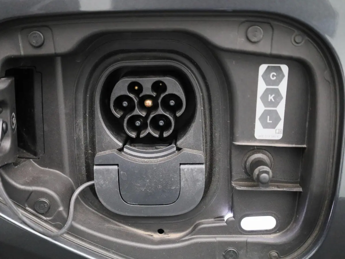 40 TFSI e S edition 204 PK | Automaat | Adaptieve cruise control | Achteruitrijcamera | SONOS | Climate control | Smartphone interface | Head-up display | Stoelverwarming | Optiekpakket zwar