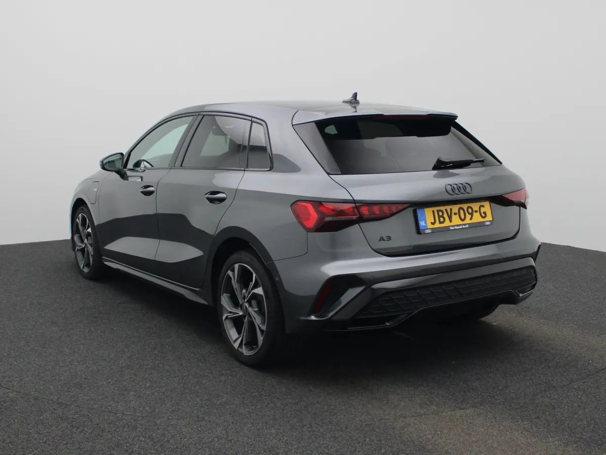 40 TFSI e S edition 204 PK | Automaat | Adaptieve cruise control | Achteruitrijcamera | SONOS | Climate control | Smartphone interface | Head-up display | Stoelverwarming | Optiekpakket zwar