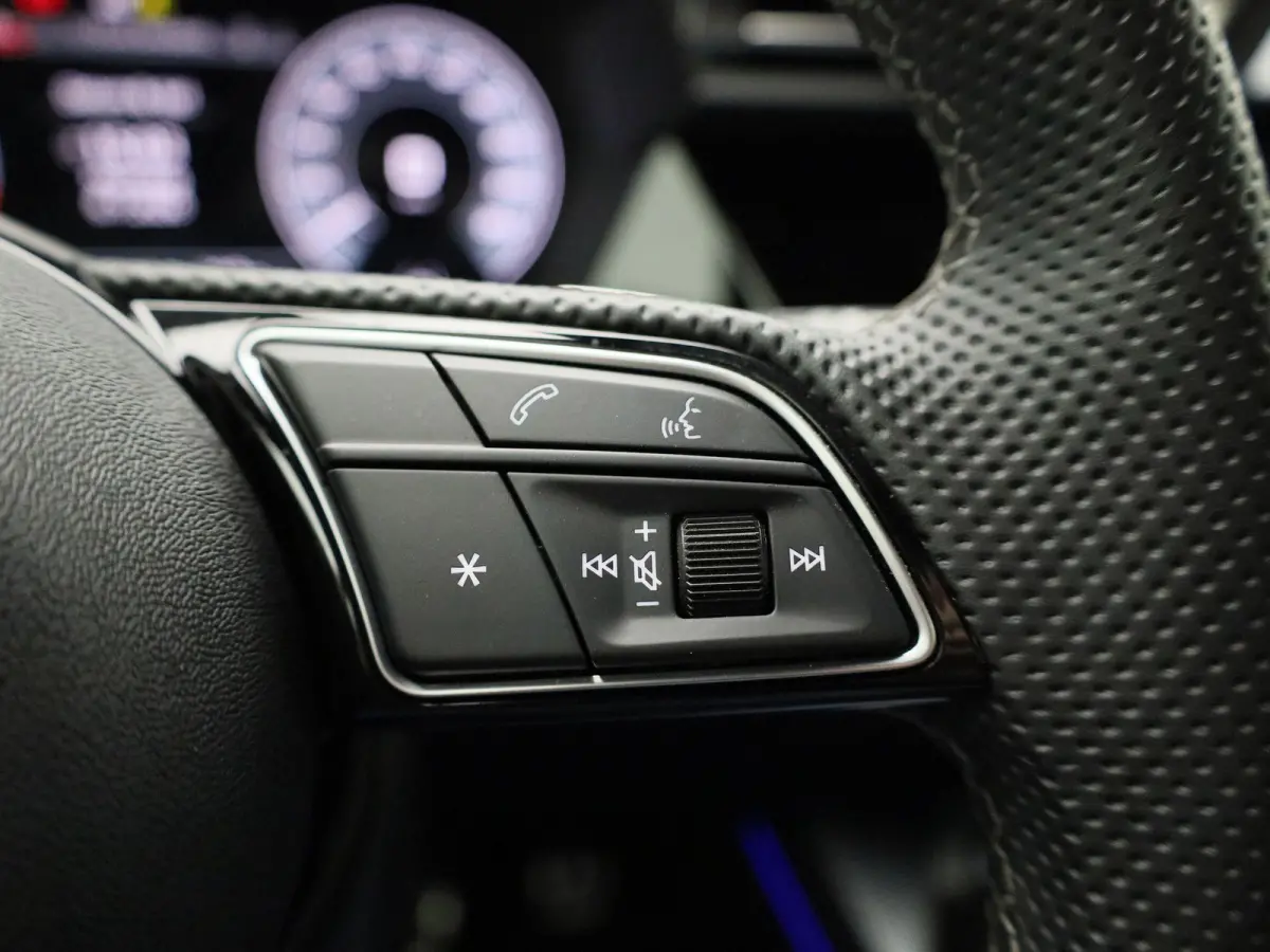40 TFSI e S edition 204 PK | Automaat | Adaptieve cruise control | Achteruitrijcamera | SONOS | Climate control | Smartphone interface | Head-up display | Stoelverwarming | Optiekpakket zwar