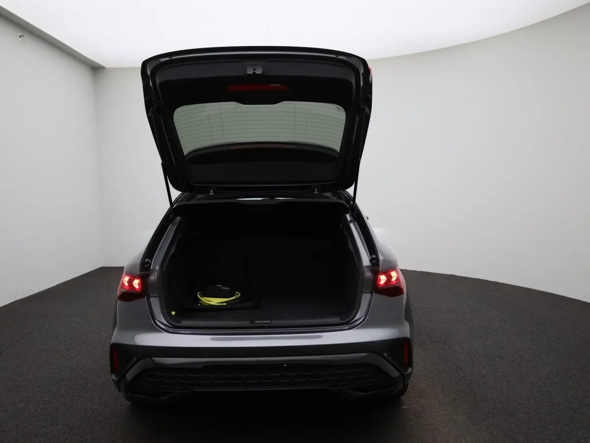 40 TFSI e S edition 204 PK | Automaat | Adaptieve cruise control | Achteruitrijcamera | SONOS | Climate control | Smartphone interface | Head-up display | Stoelverwarming | Optiekpakket zwar