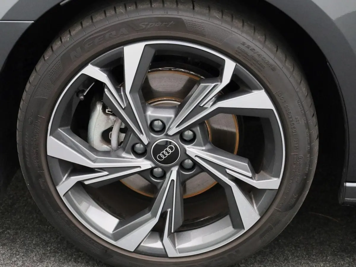 40 TFSI e S edition 204 PK | Automaat | Adaptieve cruise control | Achteruitrijcamera | SONOS | Climate control | Smartphone interface | Head-up display | Stoelverwarming | Optiekpakket zwar