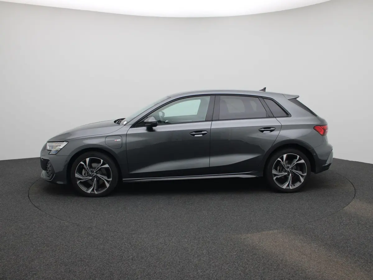40 TFSI e S edition 204 PK | Automaat | Adaptieve cruise control | Achteruitrijcamera | SONOS | Climate control | Smartphone interface | Head-up display | Stoelverwarming | Optiekpakket zwar