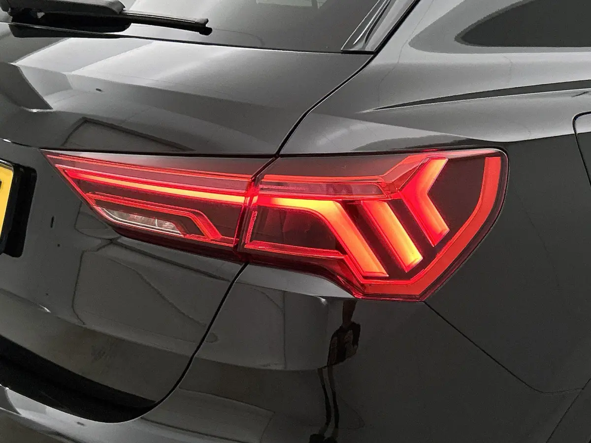 45 TFSI e S edition | Cruise control | Climate control | Parkeersensoren | Navigatie | Privacy glas | Ledkoplampen | Navigatie | Lichtpakket plus ambient light | Audi smartphone interface | 
