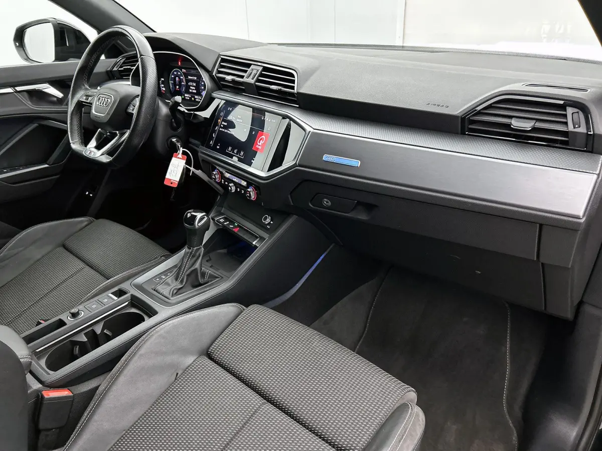 45 TFSI e S edition | Cruise control | Climate control | Parkeersensoren | Navigatie | Privacy glas | Ledkoplampen | Navigatie | Lichtpakket plus ambient light | Audi smartphone interface | 