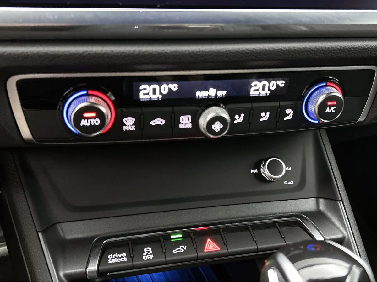 45 TFSI e S edition | Cruise control | Climate control | Parkeersensoren | Navigatie | Privacy glas | Ledkoplampen | Navigatie | Lichtpakket plus ambient light | Audi smartphone interface | 