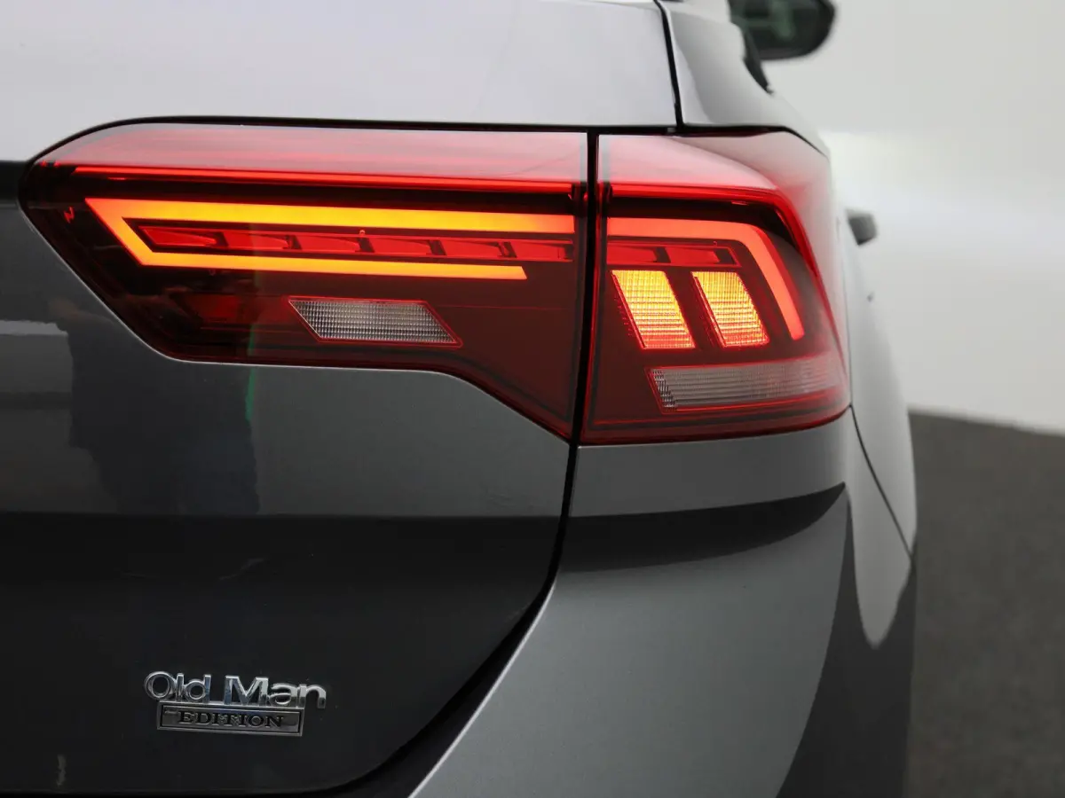 1.0 TSI Oranje Edition 116 PK| Origineel Nederlands | 1e Eigenaar | Trekhaak Afneembaar | Navigatie | Climatronic | Achteruitrijcamera | LED Plus | Parkeersensoren