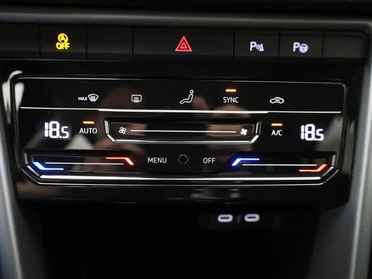 1.0 TSI Oranje Edition 116 PK| Origineel Nederlands | 1e Eigenaar | Trekhaak Afneembaar | Navigatie | Climatronic | Achteruitrijcamera | LED Plus | Parkeersensoren