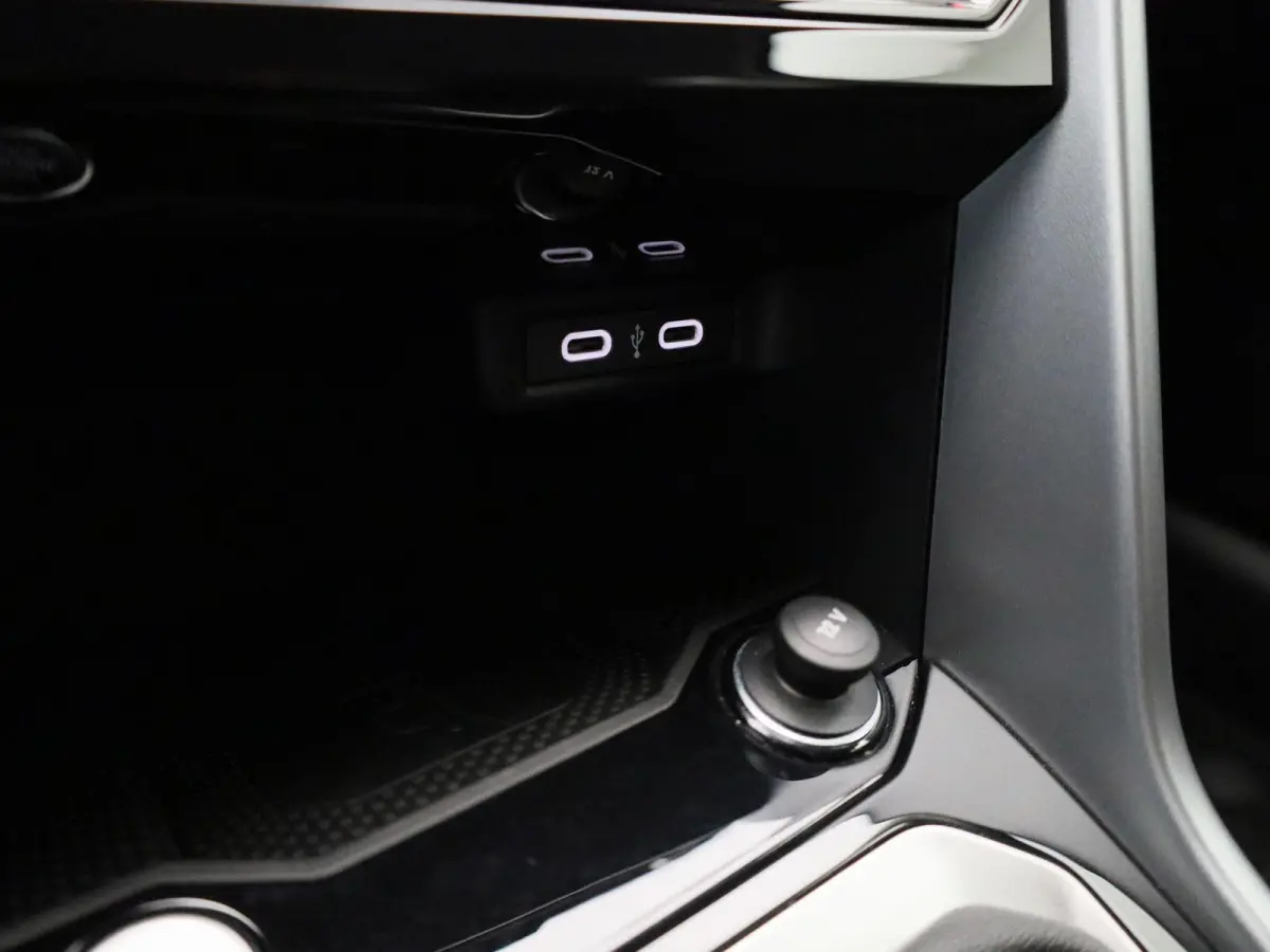 1.0 TSI Oranje Edition 116 PK| Origineel Nederlands | 1e Eigenaar | Trekhaak Afneembaar | Navigatie | Climatronic | Achteruitrijcamera | LED Plus | Parkeersensoren