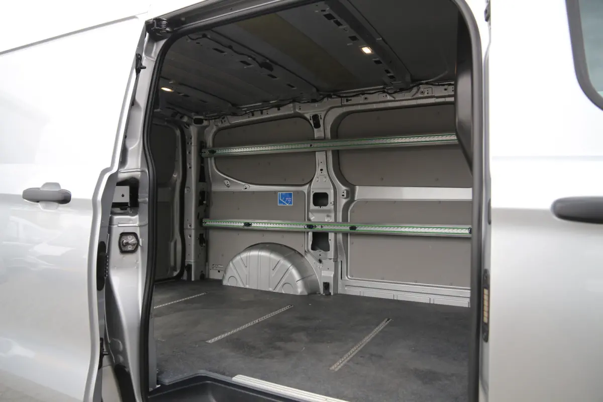 320 2.0 TDCI 136 | L1H1 | LED | Camera | Navi | Clima..