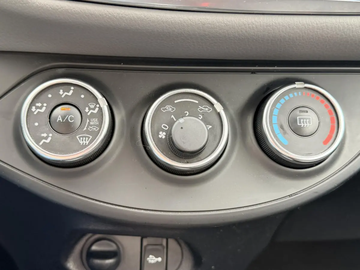 1.0 VVT-i Aspiration / Volledige Historie / Bluetooth / Camera / Airco / NL Dealer geleverde auto /