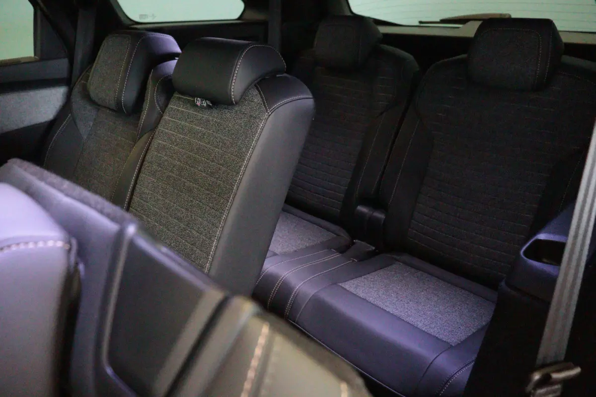 1.2 Hybrid 145 Allure Automaat | 7 PERS | APPCONNECT | CAMERA + PDC | CRUISE | LANE-ASSIST |