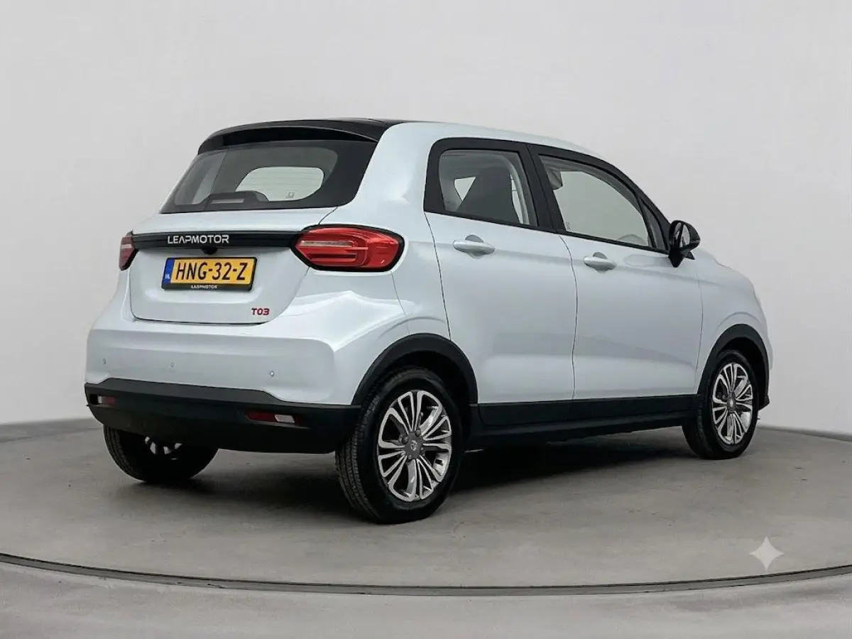 Design 37.3 kWh 95pk | 265km WLTP Actieradius | Navigatie | Panoramadak | Achteruitrijcamera | Adaptieve Cruise Control | Climate Control | Parkeersensoren | Bluetooth | Keyless start | Voll