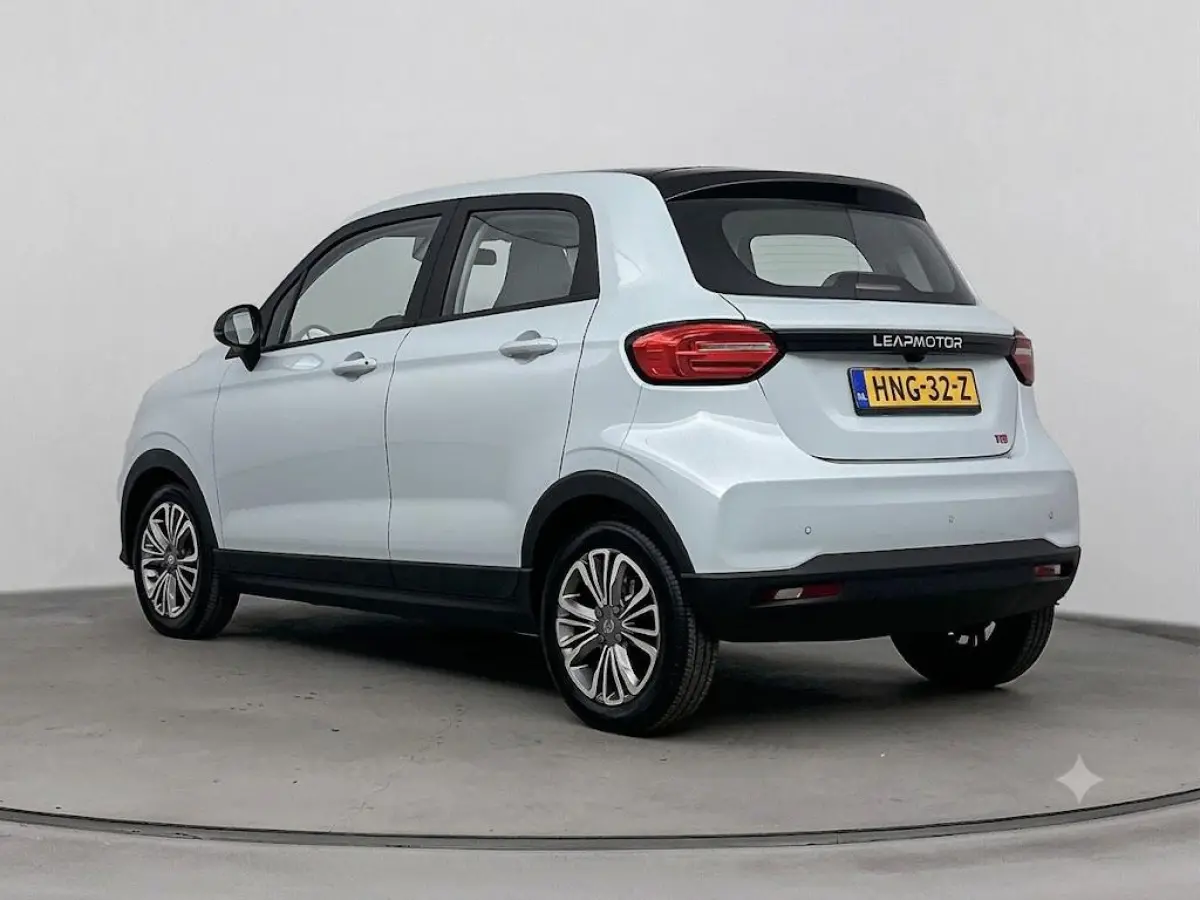 Design 37.3 kWh 95pk | 265km WLTP Actieradius | Navigatie | Panoramadak | Achteruitrijcamera | Adaptieve Cruise Control | Climate Control | Parkeersensoren | Bluetooth | Keyless start | Voll