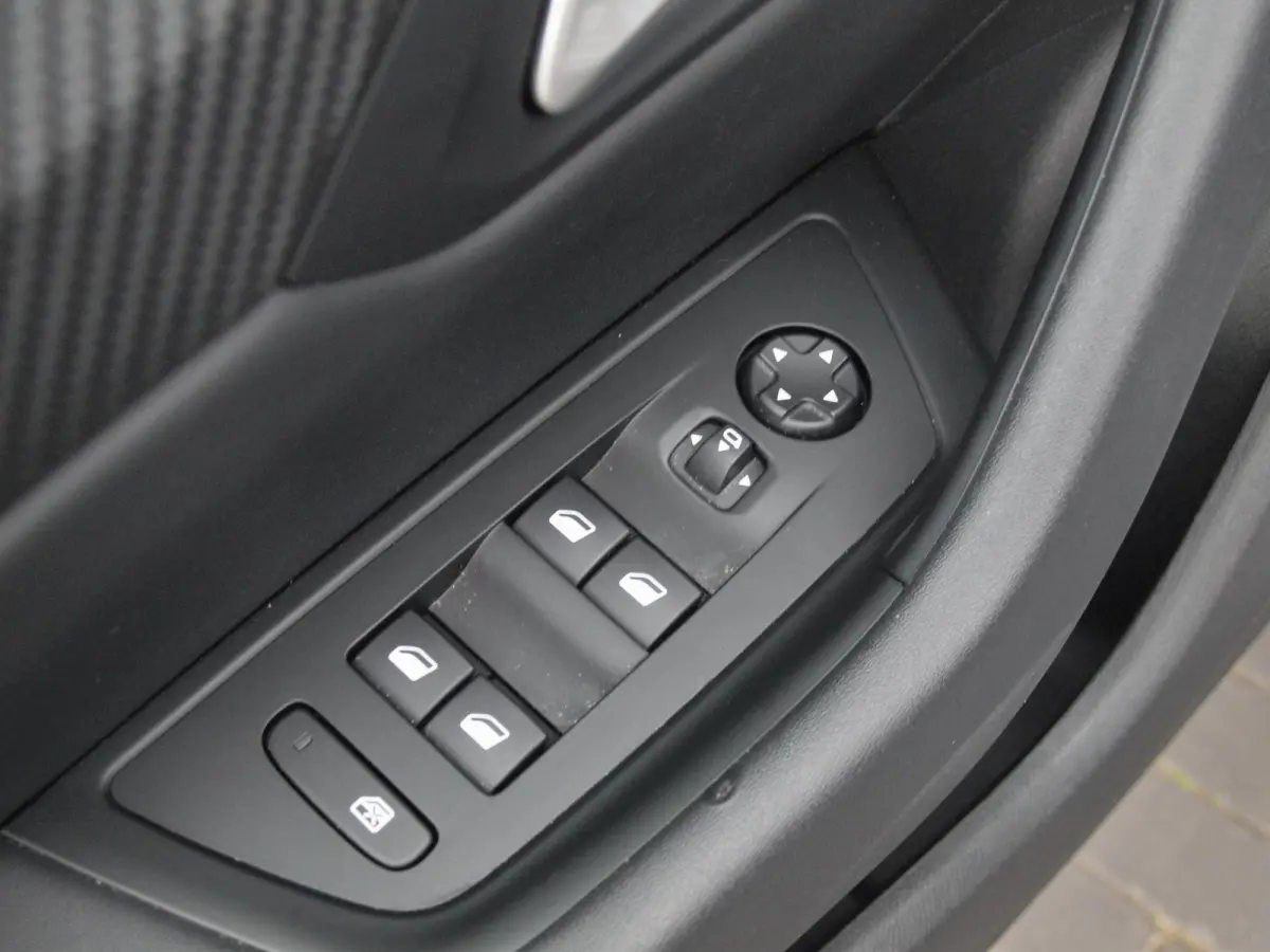 1.2 PureTech Active Pack Business | Camera | Apple Carplay | Cruise Control | Automaat | NL-Auto |