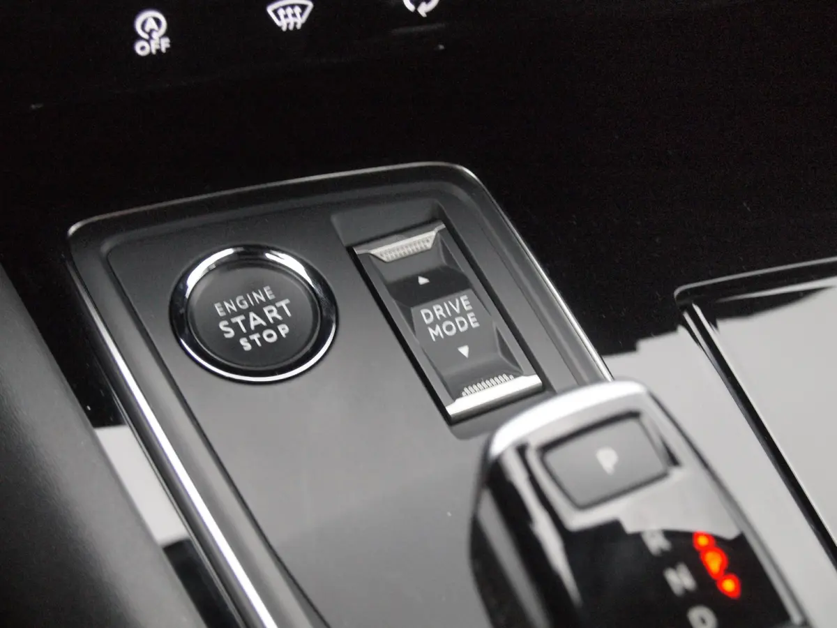 1.2 PureTech Active Pack Business | Camera | Apple Carplay | Cruise Control | Automaat | NL-Auto |