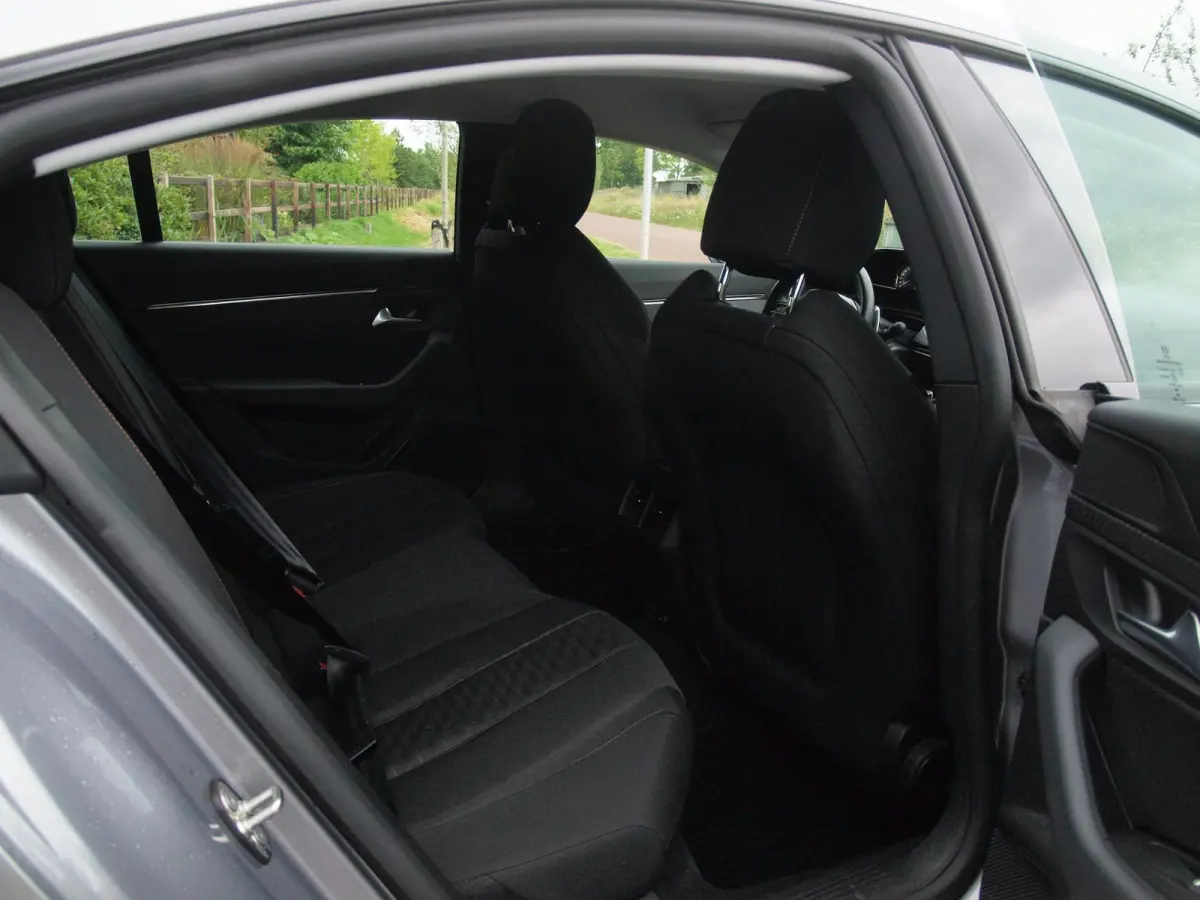 1.2 PureTech Active Pack Business | Camera | Apple Carplay | Cruise Control | Automaat | NL-Auto |