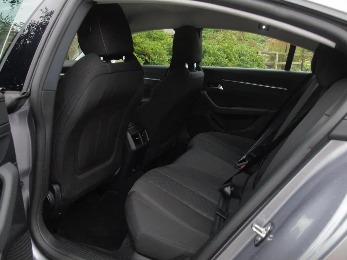 1.2 PureTech Active Pack Business | Camera | Apple Carplay | Cruise Control | Automaat | NL-Auto |
