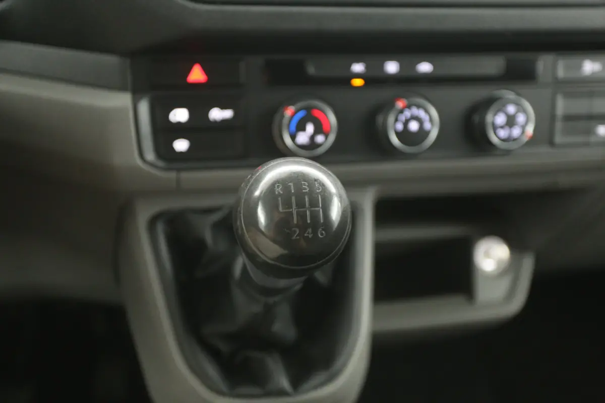 2.0 TDI L3H2 140PK | Airco | 3 Zits | Carplay | Trekhaak
