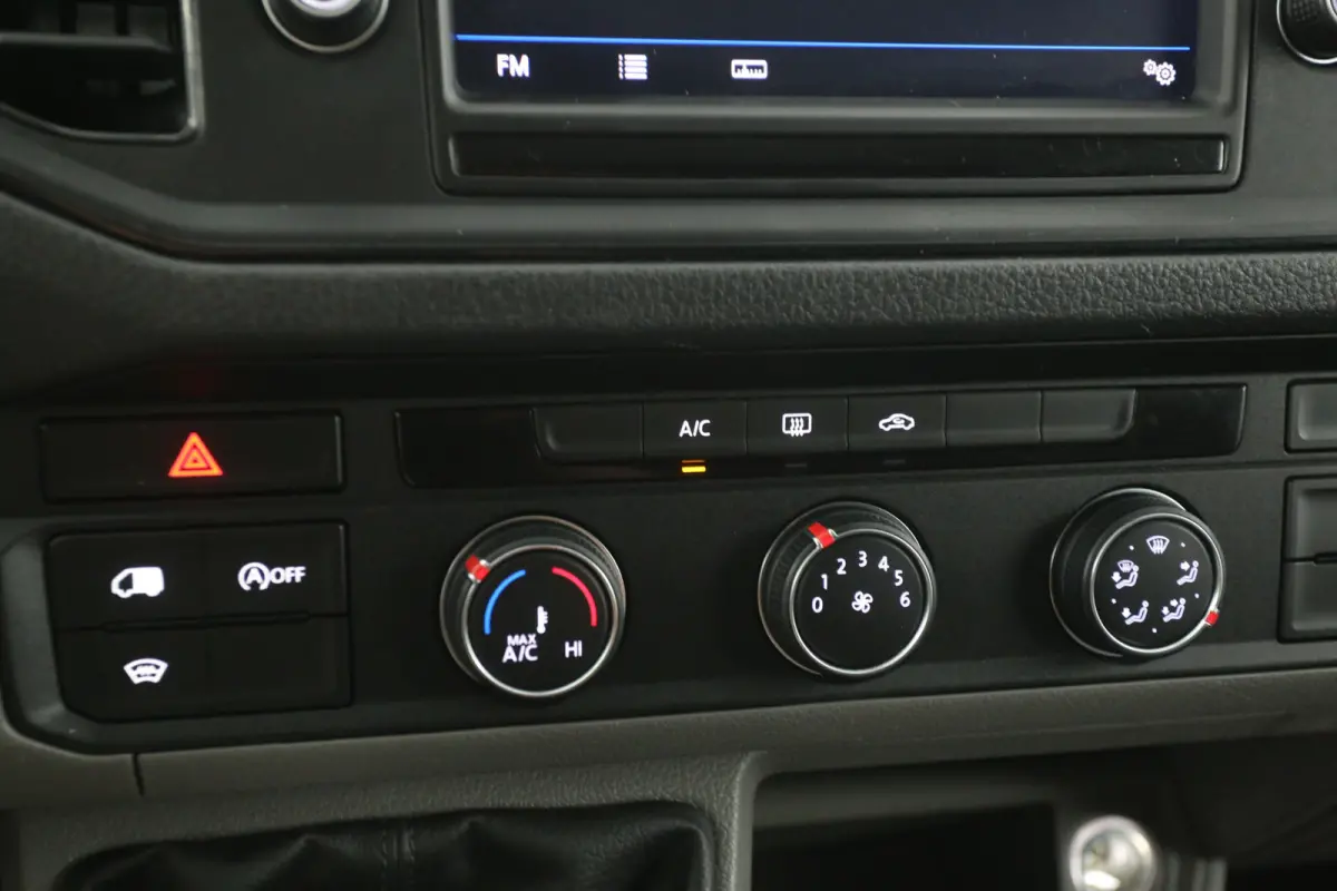 2.0 TDI L3H2 140PK | Airco | 3 Zits | Carplay | Trekhaak